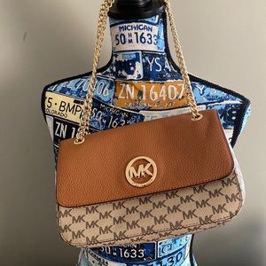 MICHAEL KORS CHAIN PURSE